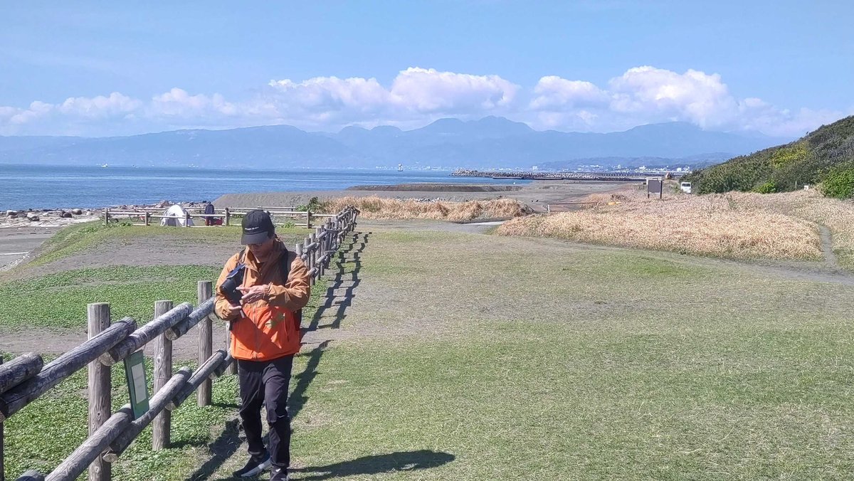 xgrids_ofcl_AR's tweet image. 茅ヶ崎海岸でアクティブに撮影📸🌊  
海風を感じながら、いいロケーションでしっかりチェック＆撮影👍
自然の中で動きながら撮るの、やっぱり気持ちいいですね！☀️
#アクティブリテック #XGRIDS  #3D #VR #不動産 #建築 #茅ヶ崎海岸