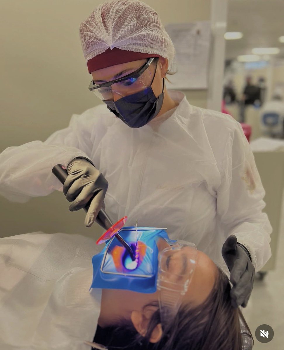 Dentallover26's tweet photo. A dentist scheduling a photoshoot during your root canal or filling is probably the craziest and most humiliating thing I've seen in a long time, but I kind of like it 😈. What do you think? #dentalfetish #dentistfetish https://t.co/gUtxGTIHpG