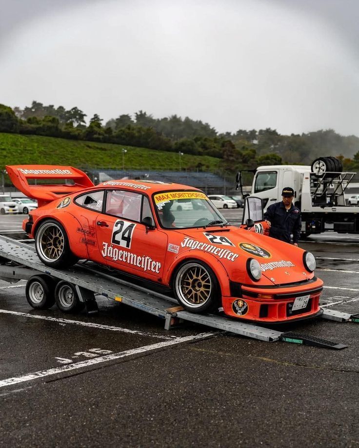 Retromania4ever's tweet image. 🇩🇪 1977 #Porsche 934 Turbo RSR, 
Engine: 3.0-liter turbocharged flat-six engine.
Performance: 480 horsepower.