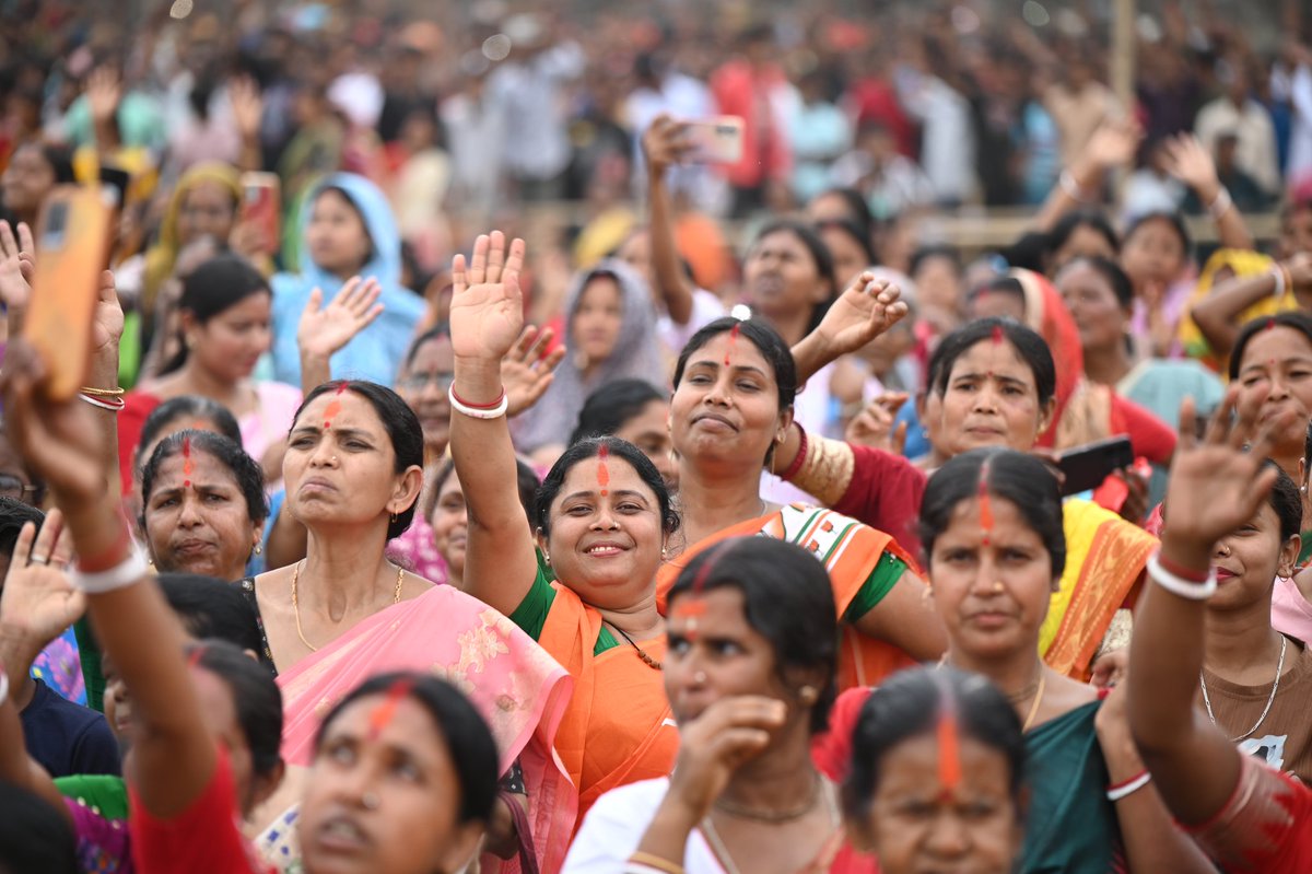 NisithPramanik's tweet image. The massive public turnout and enthusiasm clearly show that Bengal has made up its mind for change.

The message is loud and clear—West Bengal is ready for real development and decisive governance.

#Mathabhanga #CoochBehar #BJP4Bengal #Poriborton 
@myogiadityanath ji 🙏