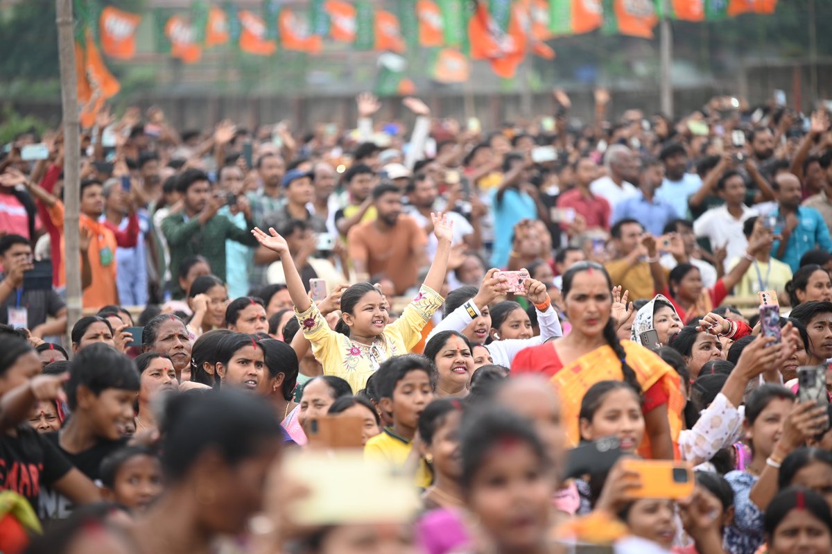NisithPramanik's tweet image. The massive public turnout and enthusiasm clearly show that Bengal has made up its mind for change.

The message is loud and clear—West Bengal is ready for real development and decisive governance.

#Mathabhanga #CoochBehar #BJP4Bengal #Poriborton 
@myogiadityanath ji 🙏