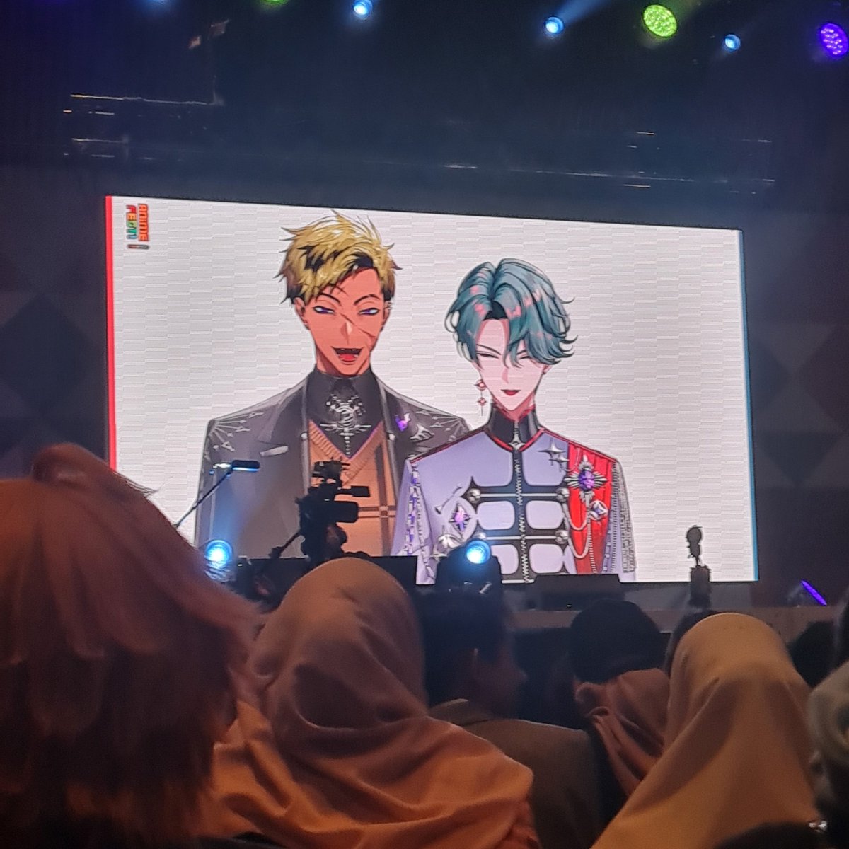 welcome to 🇲🇾 freodore and vanta! I'm really happy I got to see you both! I had a fun time during the panel, especially the batsus 😉 hope to see you both again soon! 💖