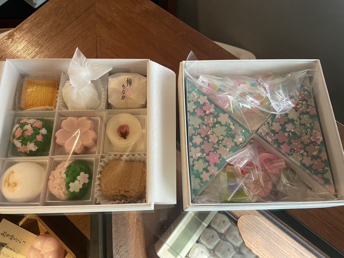 gansousagi's tweet photo. ばーちゃんの誕生日が近いから食べれないだろうけど好きな和菓子買って老人ホームにお見舞いに行ってきた！
元気無かったけど顔見れて良かった☺️
来週も顔見に行こう😊 https://t.co/wbv5Jev3n6