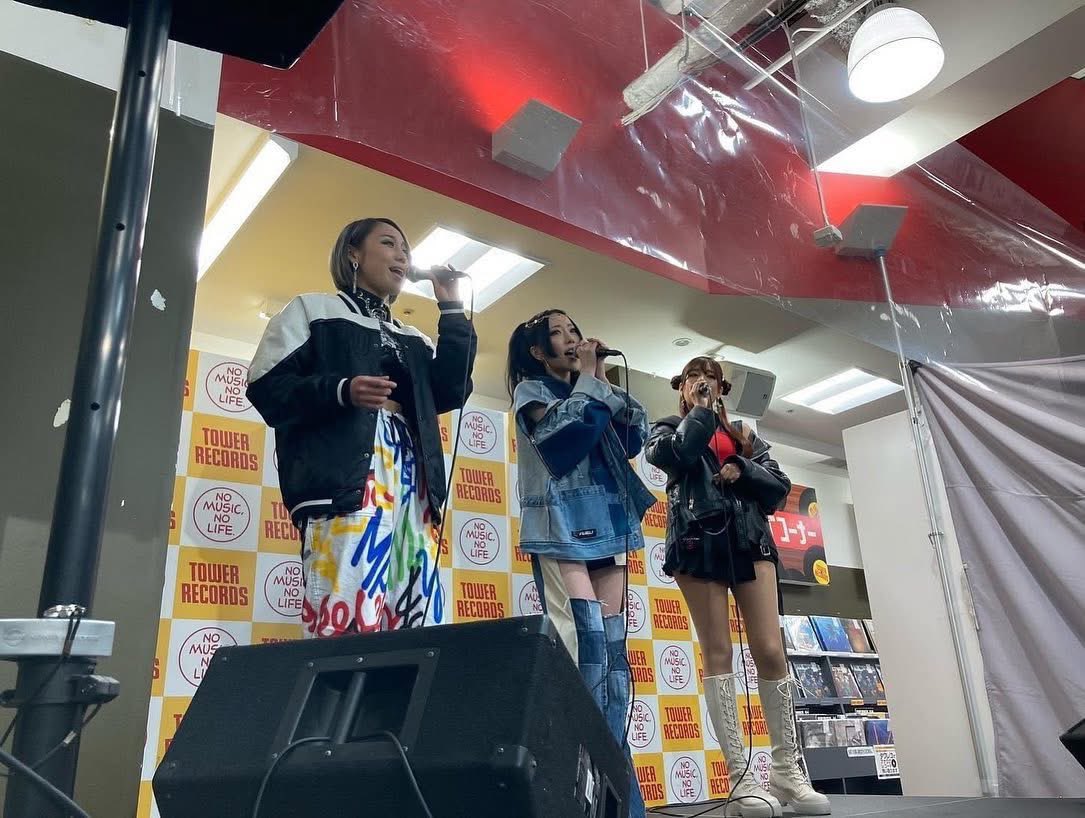 PixySato's tweet photo. 2021年4月18日
タワーレコード名古屋パルコ店にて。musheream のインストアライブでした。
有給休暇取って行ったよ😅
Mary😍
Tina😍
Sao😍
@fujimary_6
#towerrecords #instorelive #musheream https://t.co/uIPhbegMRb