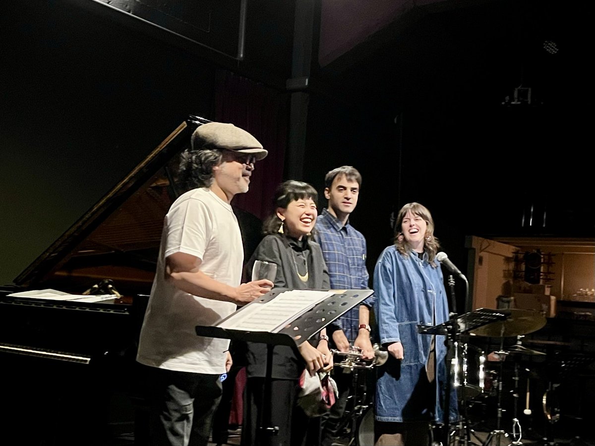 栗林すみれ(piano)  市野元彦(guitar)  Kyrie Anderson(drums)  Niran Dasika(trumpet)
４月18日土曜昼〜100番ホール
静かに語るような演奏に始まり、やがてテンポ早く花開くように盛り上がるのですが、その仕掛け方がいく通りもある。ニランさんトランペット🎺市野さんギター🎸がどちらも心地よい。