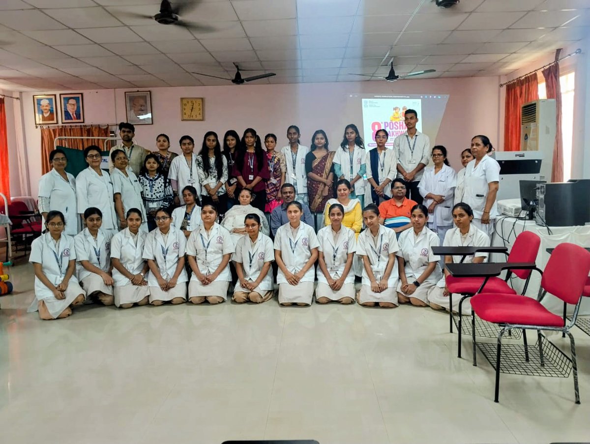 blwvaranasi's tweet image. बरेका केंद्रीय चिकित्सालय में मातृ व शिशु पोषण पखवाड़ा (09 से 23 अप्रैल 2026) के अवसर पर स्वास्थ्य जागरूकता कार्यक्रम का आयोजन किया गया जिसमें नुक्कड़ नाटक के माध्यम से भी मातृ एवं शिशु पोषण की उपयोगिता पर प्रभावी संदेश दिया गया। #BLW #PoshanPakhwada #HealthAwareness