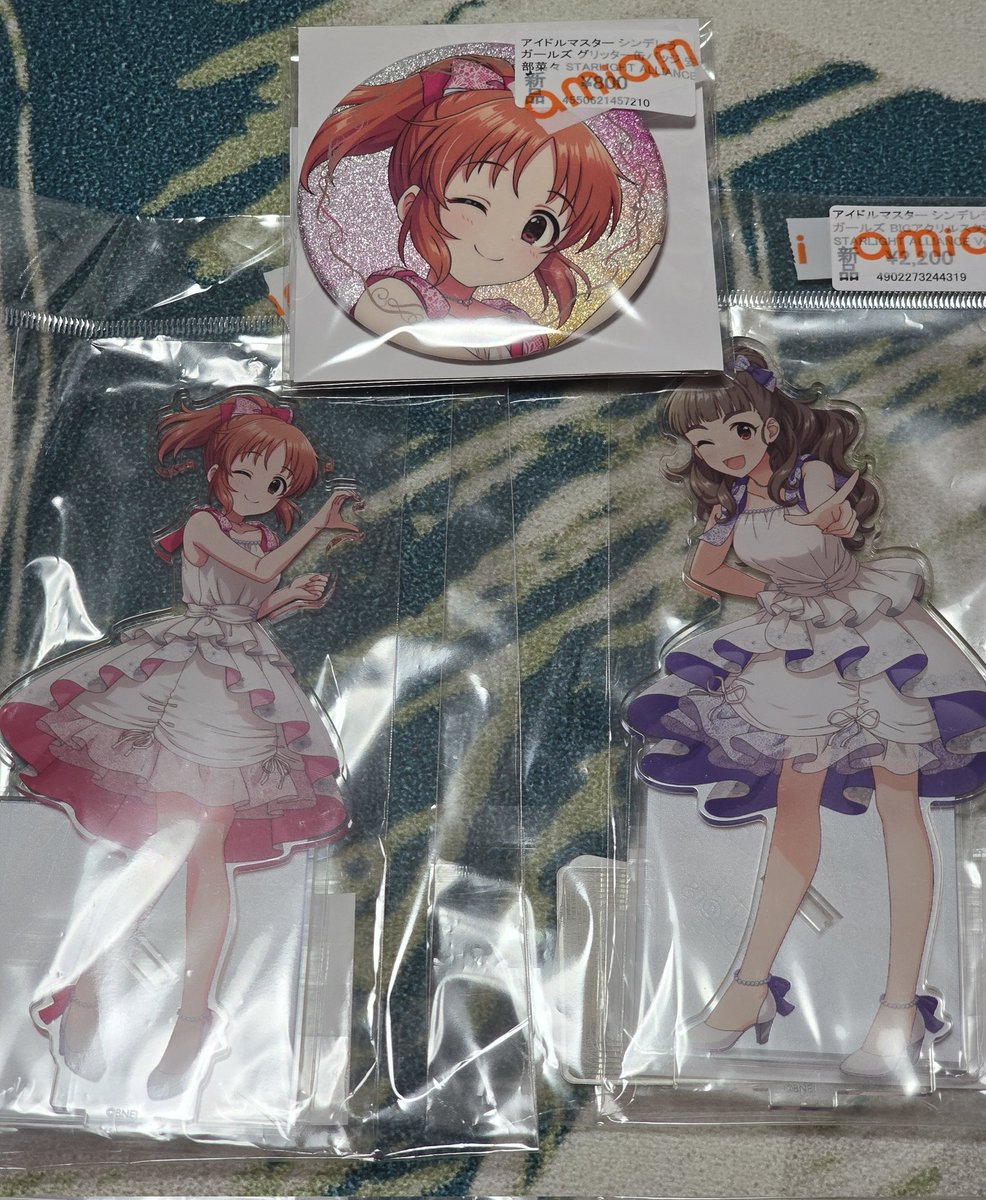 あみあみで見つけた！
菜々と奈緒！
我が家の担当アイドルの二人✨
久しぶりに二つ並べて飾りたいと思って、衝動買い‼️
最近、デレのグッズが少なくなってきてたので寂しかった。
でも、やっぱり、菜々を見ると癒されるし、ワクワクするから、いつまでも菜々は最強アイドル❤︎