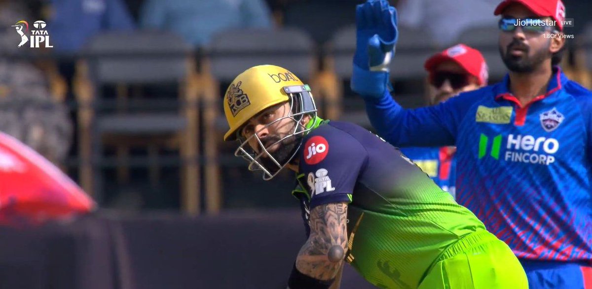 Tweet_talkss's tweet photo. #ViratKohli dismissed for 19 from 13 balls.
#rcb #ipl https://t.co/ZVEiBwMXp9