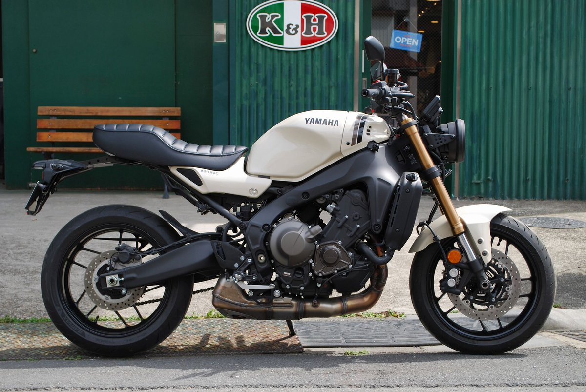 XSR900ハイシートの座面オールタックロール作りました。 少し前の 