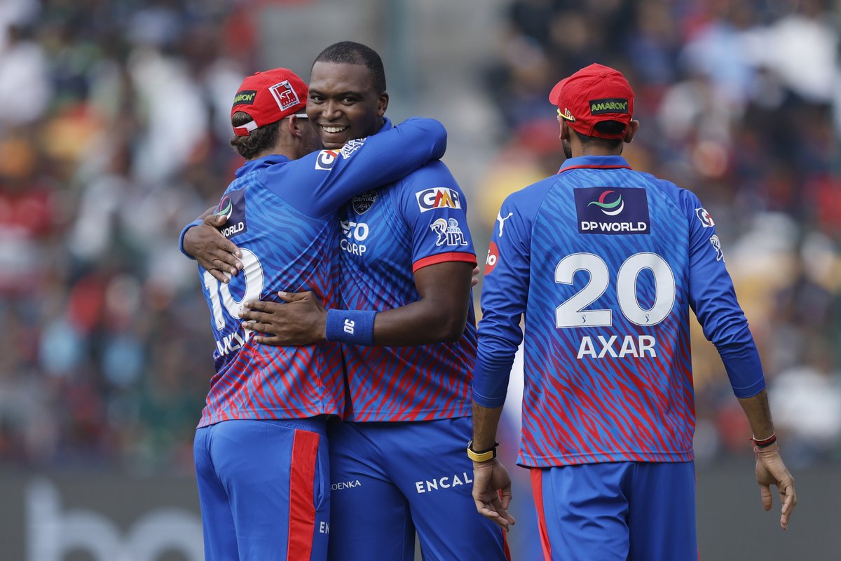 IPL's tweet image. A 5⃣2⃣-run opening partnership 🤝

But Lungi Ngidi breaks it for #DC with the big wicket of Virat Kohli ☝️

#RCB 59/1 after 6 overs.

Updates ▶️ bit.ly/TATAIPL-2026-26

#TATAIPL | #KhelBindaas | #RCBvDC