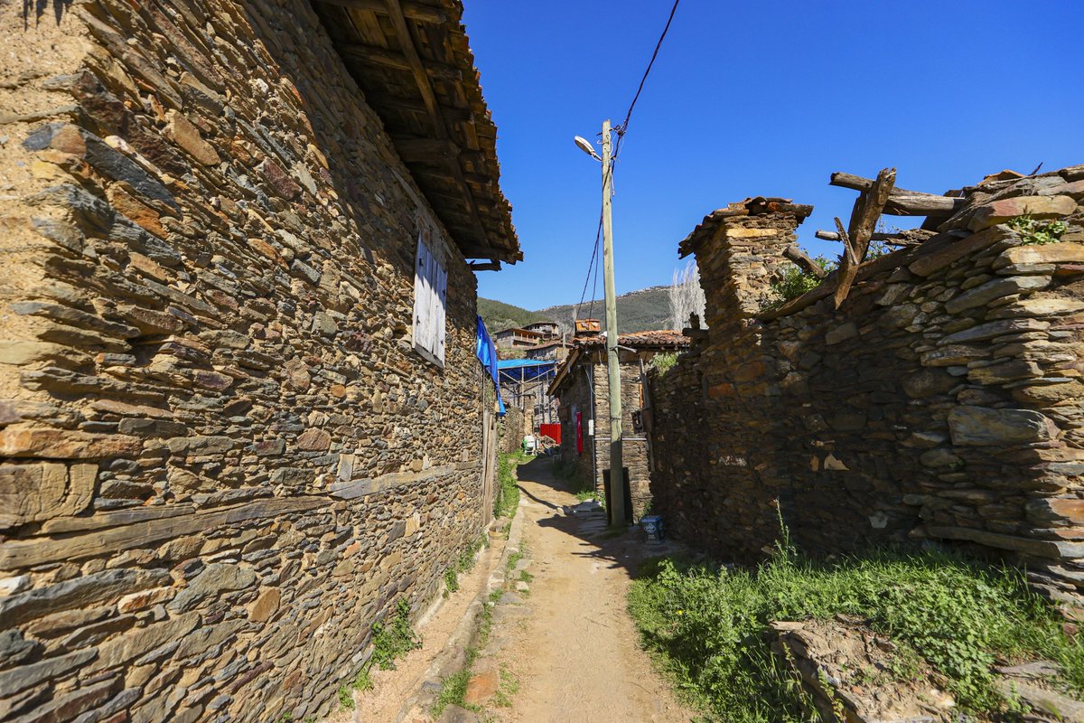 İzmir'de 'hayalet köy' olarak anılan Lübbey Mahallesi turizme açılacak.