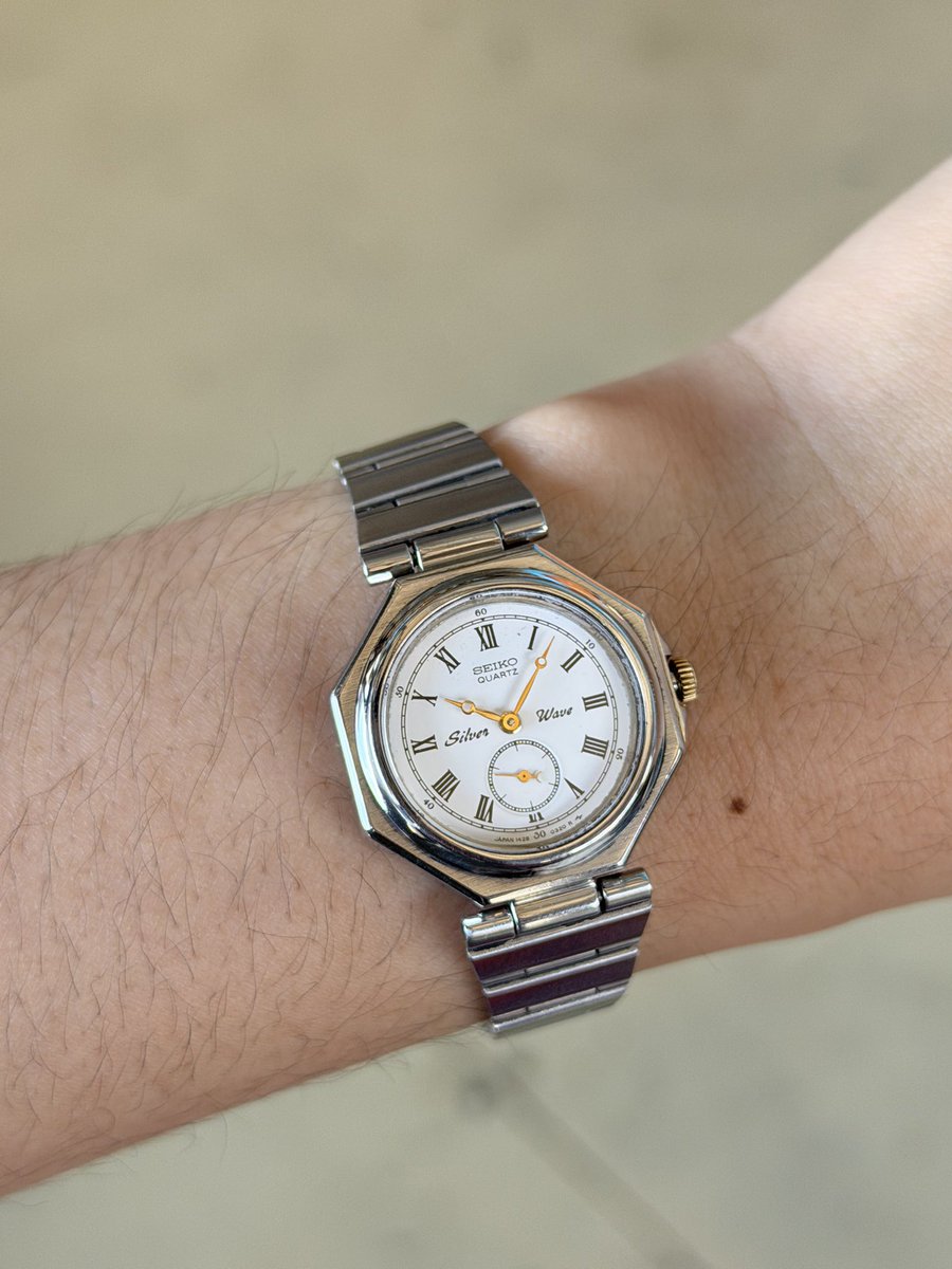 mateorndell's tweet photo. Seiko Silverwave ‘Octagon’ Ladies Quartz

SOLD 🏷️

Instagram: Shared Time Manila⚙️✨
#Seiko #Rare #Silverwave #Octagon https://t.co/90Qb1vT8yY