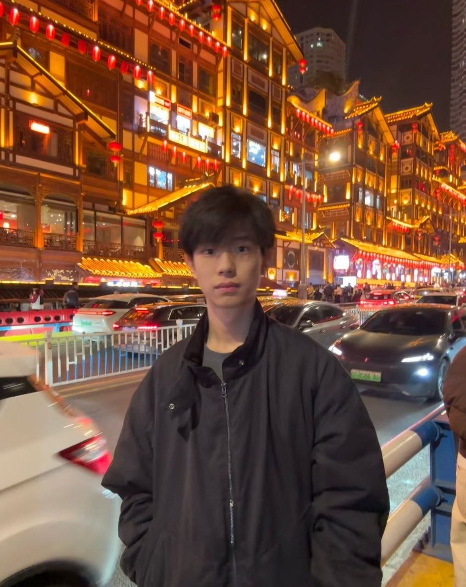 男高小易 tweet media