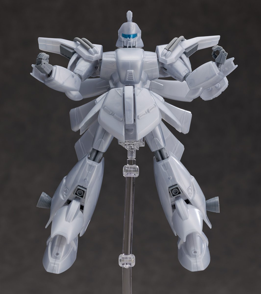 ガンプラの山を崩せ／星丸 tweet media