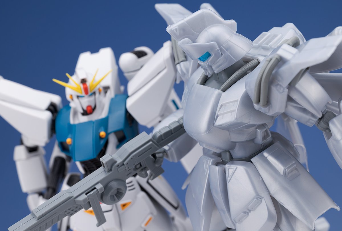 ガンプラの山を崩せ／星丸 tweet media