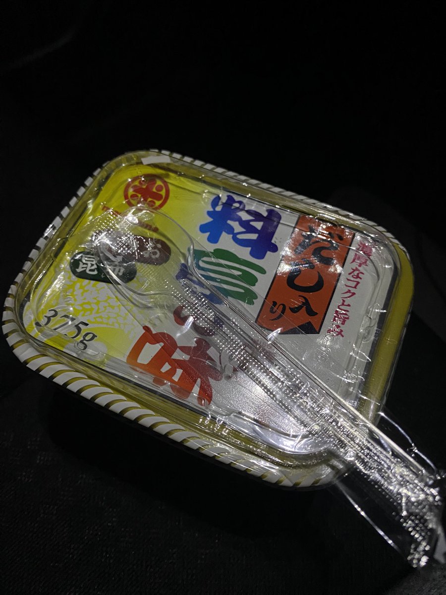 kahobby2525's tweet photo. コンビニでお味噌買ったらスプーン付けてくれたんだけど非常に解釈に困る https://t.co/qrGpmopf1E