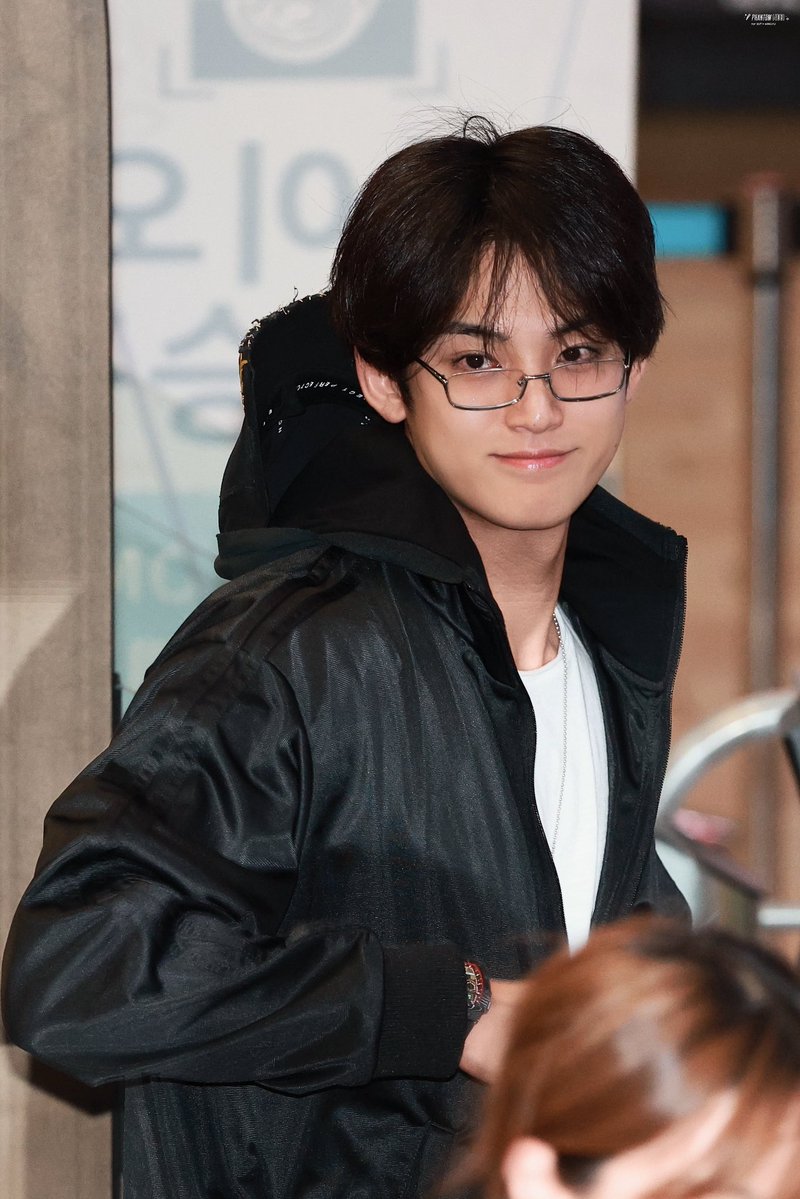260418 GMP 🛫

𝒚𝒐𝒖.

<a href="/pledis_17/">세븐틴(SEVENTEEN)</a> 

#세븐틴 #SEVENTEEN #민규 #MINGYU