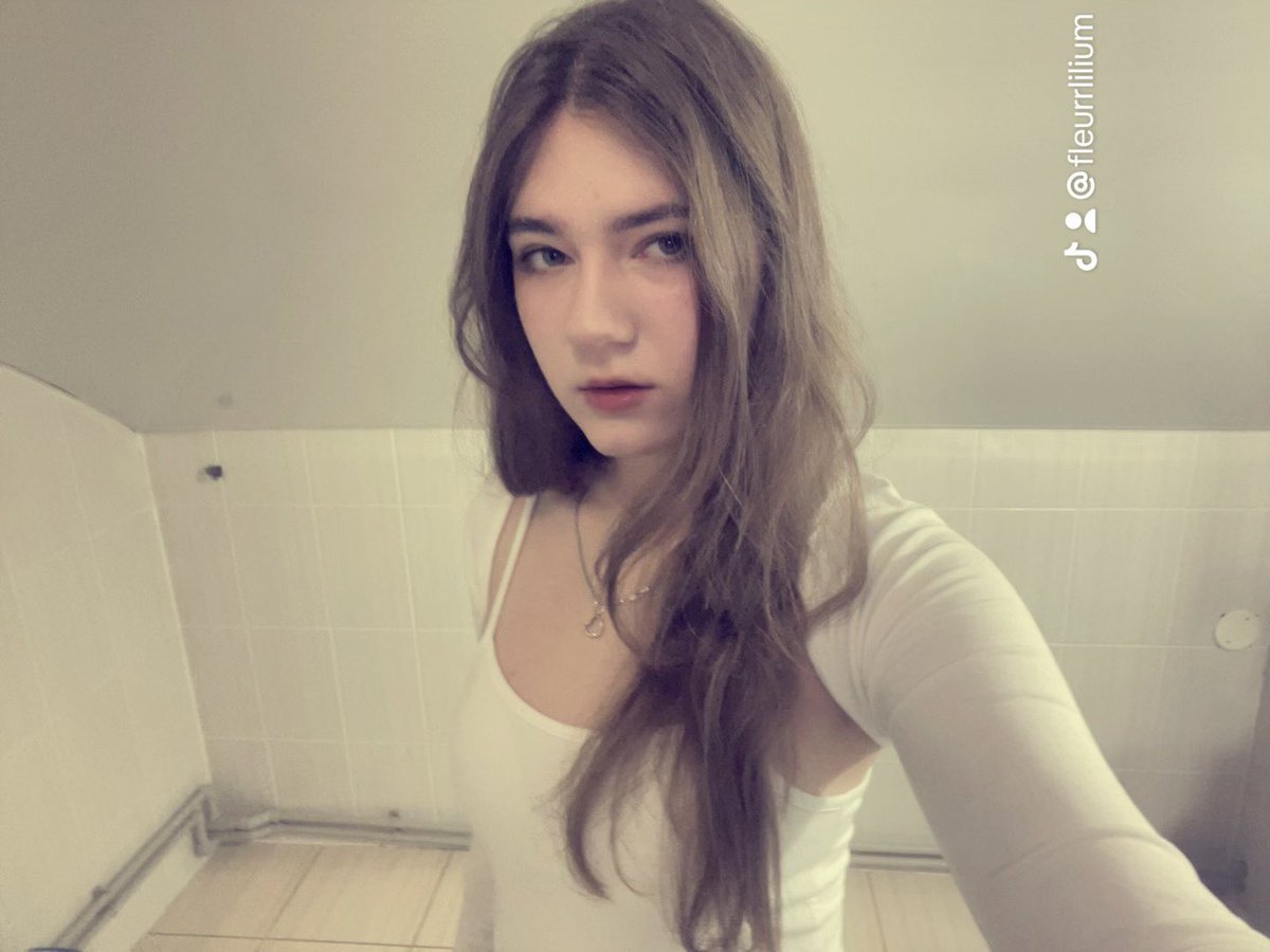 интерактив! публикуйте свою фотку, а мью оставляют в рп название песни, которая по их мнению описывает ваш вайб
(у меня каждый день разный вайб)