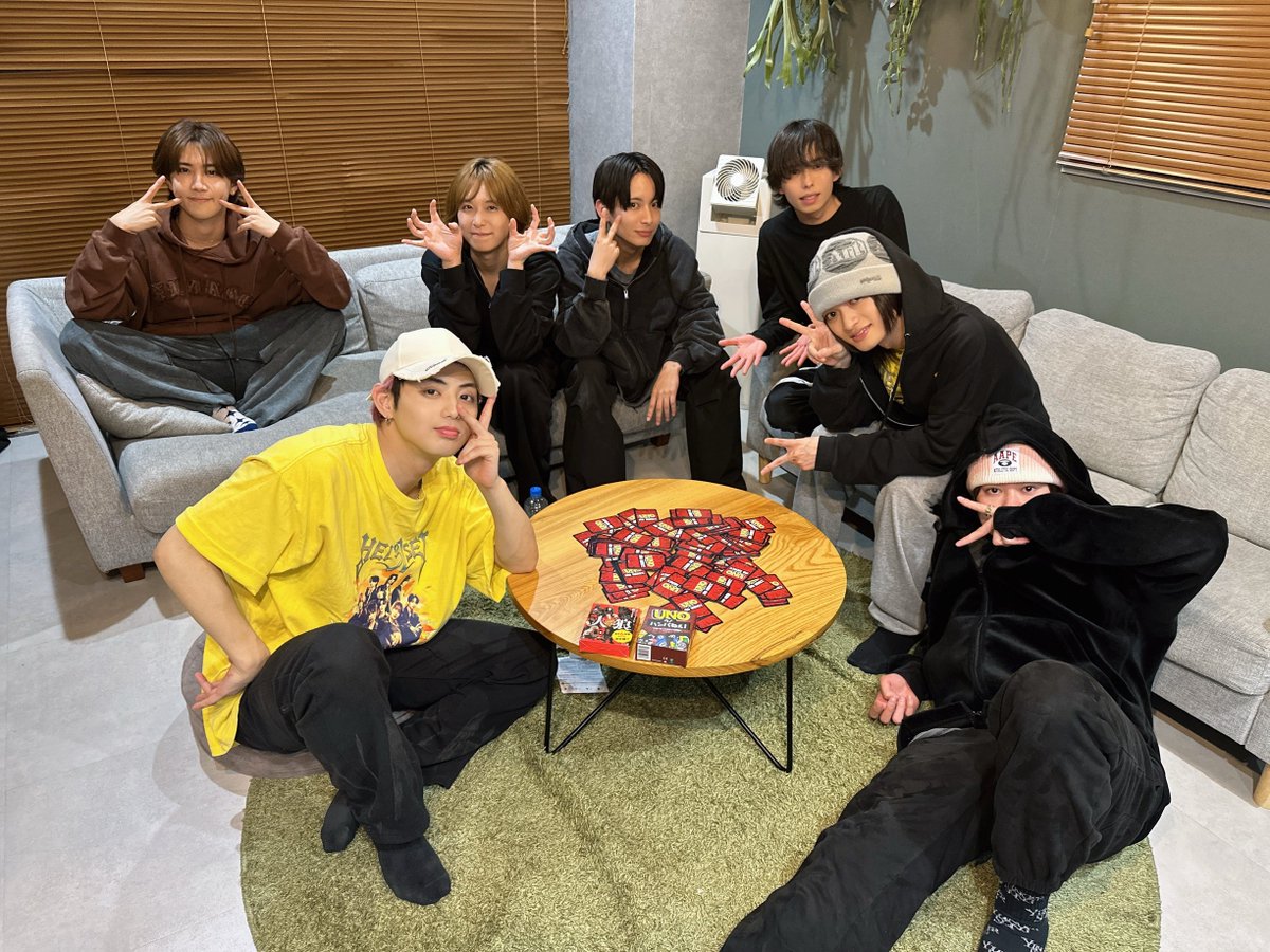 UNiFY0601's tweet photo. 4月FC配信誠にありがとうございました！

本日は人狼ゲーム&amp;UNOハンパねぇ！で遊びました🃏
白熱の延長戦を繰り広げました🔥

次回の担当は 宝&amp;巴也💎🦊
来月もお楽しみに🙌🏻

🔻FC入会はこちら✨️
【https://t.co/RTSnRidgKX】

 #UNiFY #uu #withuu https://t.co/ttPvop3pLd