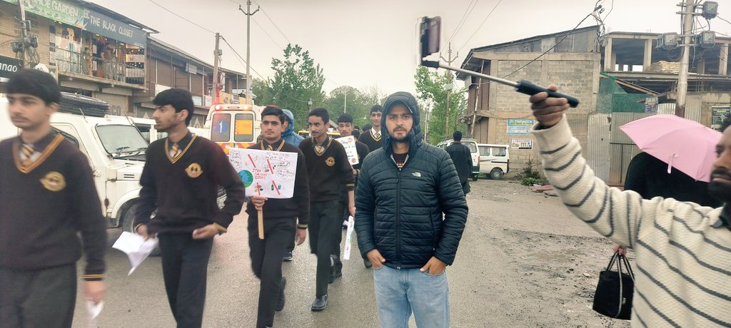 themohsinwar's tweet photo. Proud to participate in the Nasha Mukht Abhiyan rally in Handwara, organized by District Administration Kupwara. A strong step under the leadership of Hon’ble LG @manojsinha_  Ji to eradicate the menace of drugs from J&amp;K. Together, we can build a healthier future.🍀🍁 https://t.co/zMmZqNsgtY