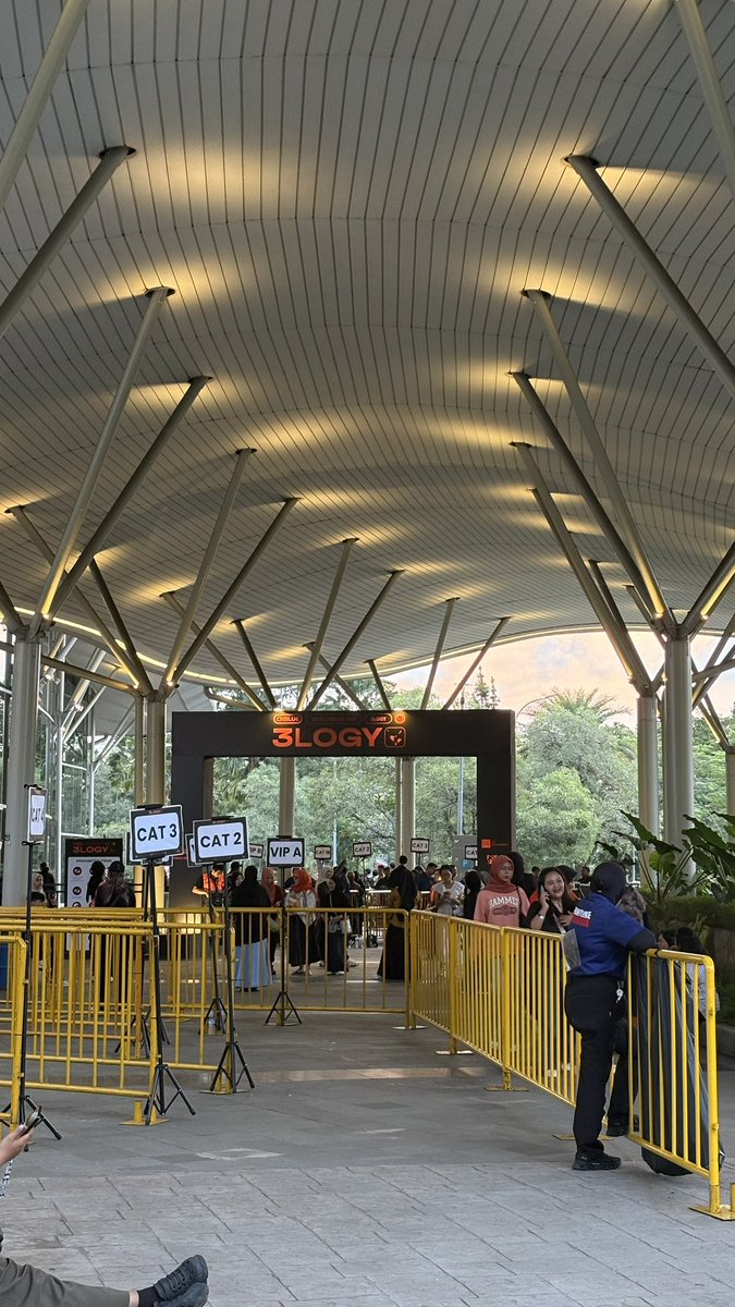 scarlet witch tweet media