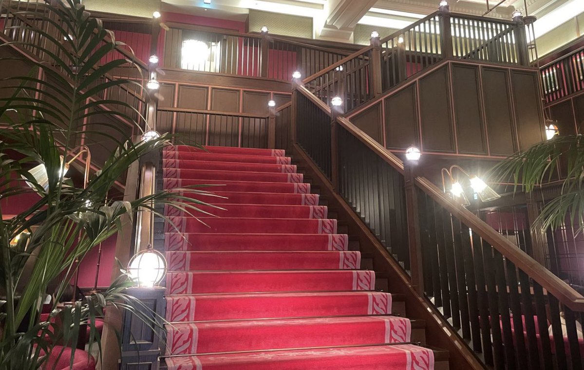 𝐴𝑚𝑖 . tweet media