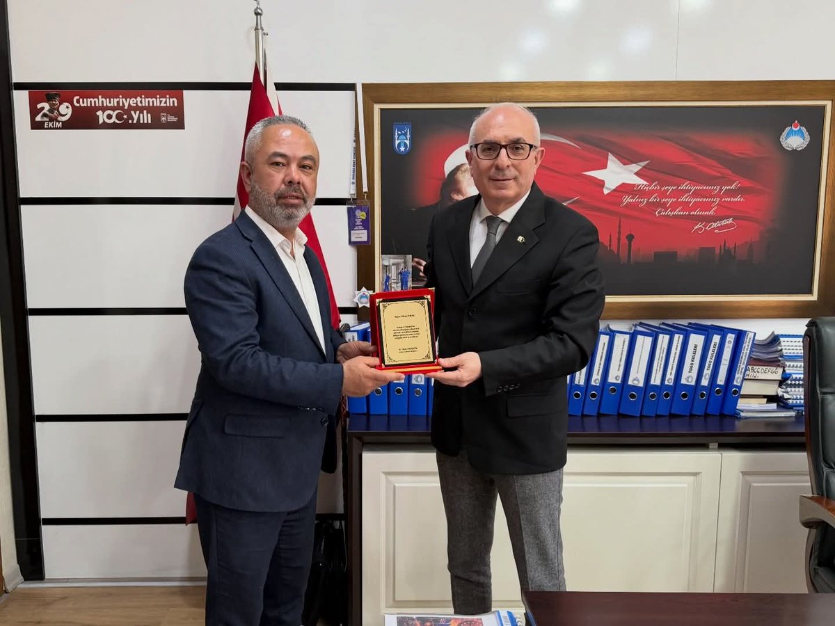 AnkaraCemevi's tweet photo. Tüm Alevi Bektaşi Derneği Ankara Cemevi olarak,
Ankara Büyükşehir Belediyesi Zabıta Daire Başkanı Sn. Olcay Erdal’i ziyaret ettik.

Nazik kabulleri ve göstermiş oldukları ilgi ve alakaları için kendilerine teşekkür ederiz.

@drokayerozgun @ankarabbld https://t.co/zFD8yUh8HS