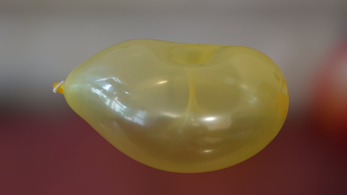 nonoka_balloon's tweet image. Really a big Geo donut. A C24 for comparison.
#balloon #風船フェチ #Looner #SPH4YOU