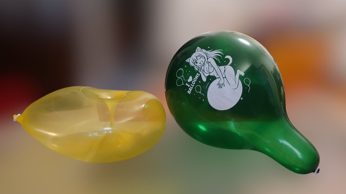 nonoka_balloon's tweet image. Really a big Geo donut. A C24 for comparison.
#balloon #風船フェチ #Looner #SPH4YOU