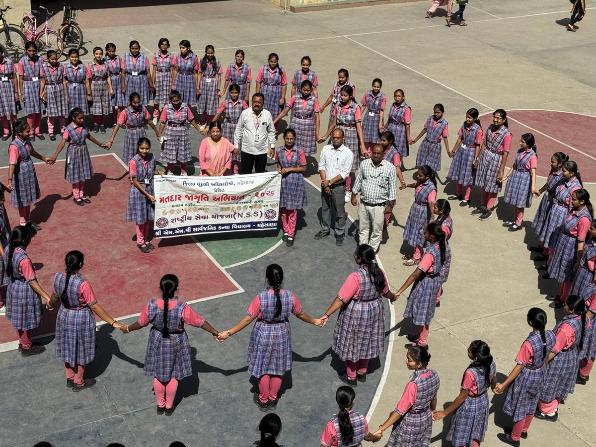 airnews_abad's tweet image. #Gujarat #Mahesana #VotingAwareness 

▶️મહેસાણા જિલ્લામાં #SVEEP અંતર્ગત જિલ્લાની શાળા કોલેજોમાં વિદ્યાર્થીઓ દ્વારા મતદાન જાગૃતિ અભિયાન માટે વિવિધ કાર્યકમો યોજાયા

#AIRPics : જયંતિ ચૌધરી