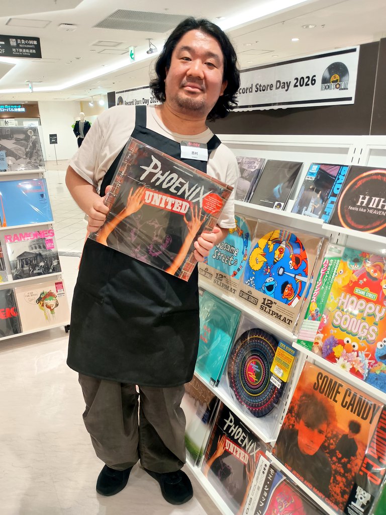 HMV record shop心斎橋さま 開店時は数十人のお客様が並び、日中から大