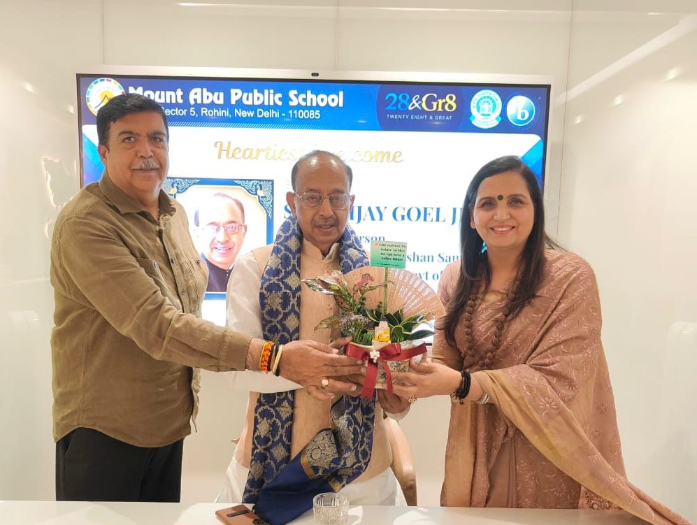 VijayGoelBJP's tweet image. I was elated to visit Mount Abu Public School, Rohini, Delhi today, a place that beautifully blends #tradition, creativity, and modern education under one roof.
My kudos to Principal Ms. Jyoti Arora for the warm welcome and gracious hospitality. It was inspiring to witness the
