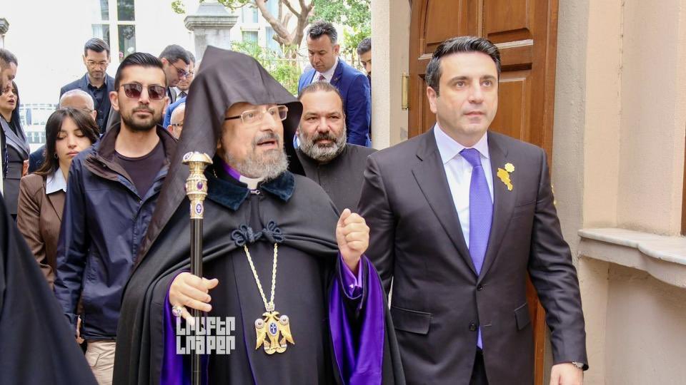 armenpress's tweet image. Speaker  @alensimonyan meets Armenian patriarch in #Istanbul

armenpress.am/en/article/124…