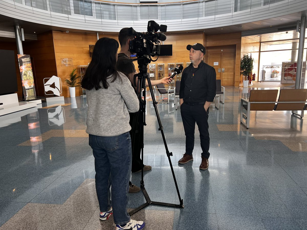 MILCOMICS's tweet image. Rafael Sandoval, dibujante de #AbsoluteSuperman ya está en #Zaragoza. 
En las noticias de @aragontv tendréis un aperitivo de lo que va a ser el eventazo de #SupermanDay de esta tarde en Fundación @CajaRuralAragon
Entrada libre a partir de las 17:00
Actividades para toda la