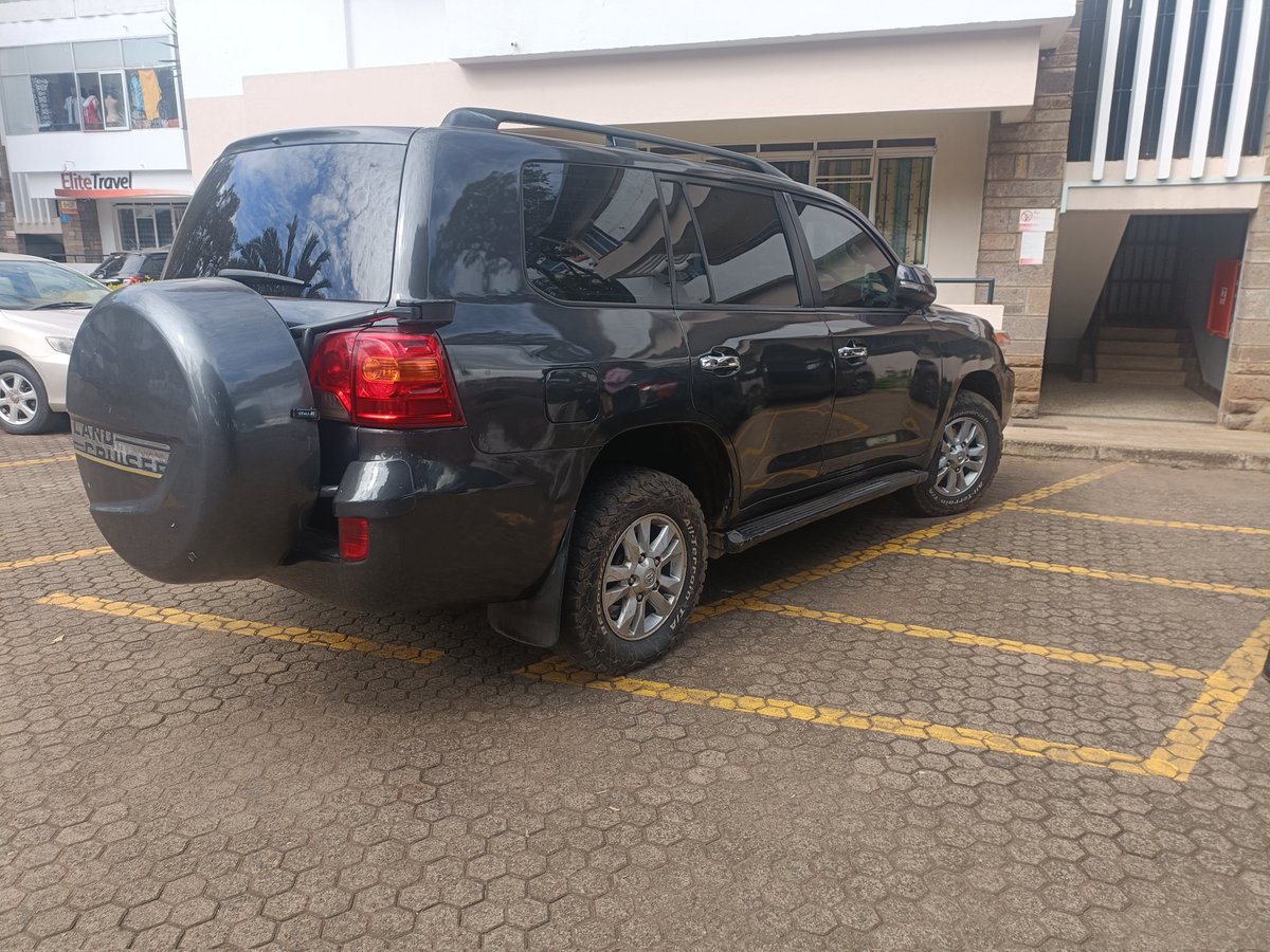 patongure's tweet photo. @AlinurMohamed_ Leteni 5.5 M kwa hii basi 2012 diesel local. https://t.co/zsVe2MBcor