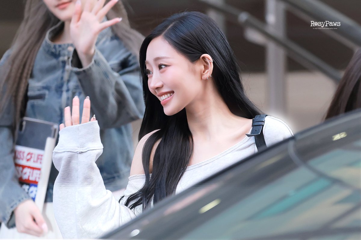 260417

#JULIE #쥴리 
#KISSOFLIFE #키스오브라이프 
#KIOF