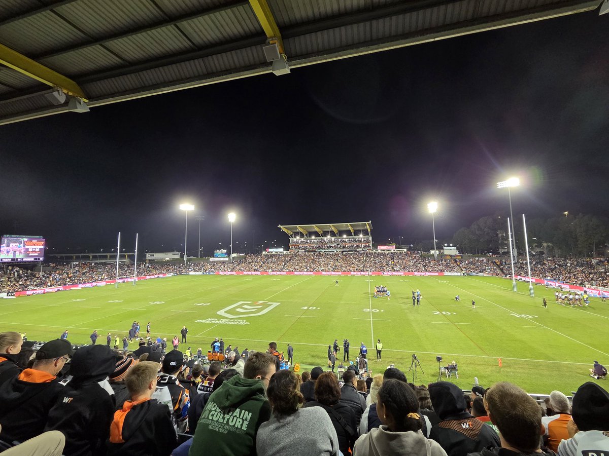 Dane_ML's tweet photo. Not a bad night for footy at Campbelltown.

#Tigers #Broncos #nrl https://t.co/XluYcnwIXA