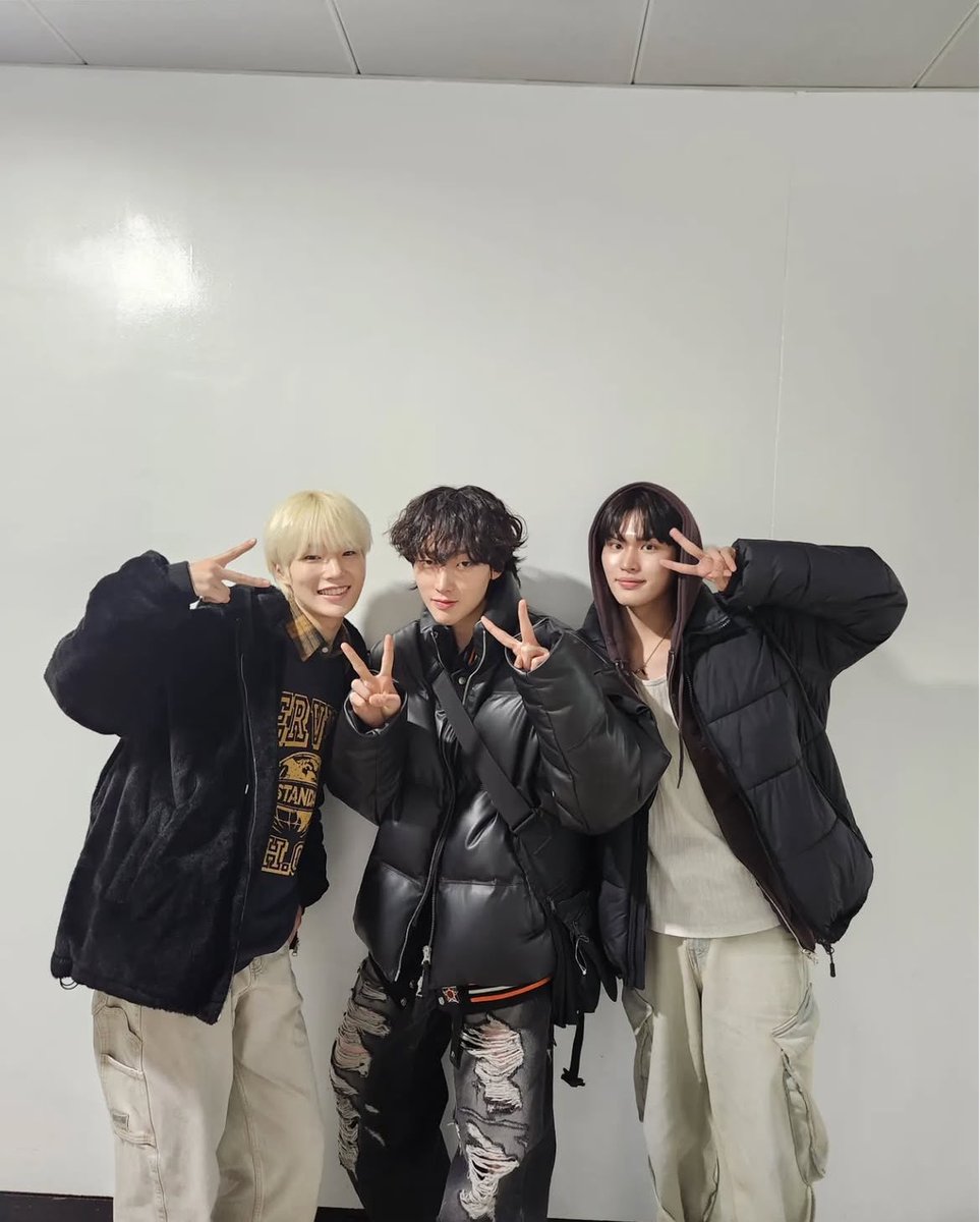 めいこ tweet media