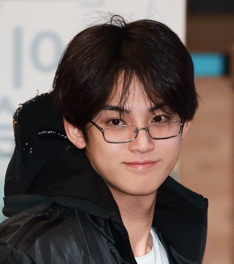 ᴡᴇɴᴅʏ | 𝘴𝘩𝘢𝘬𝘦 𝘪𝘵 𝘰𝘧𝘧 🎧 tweet media