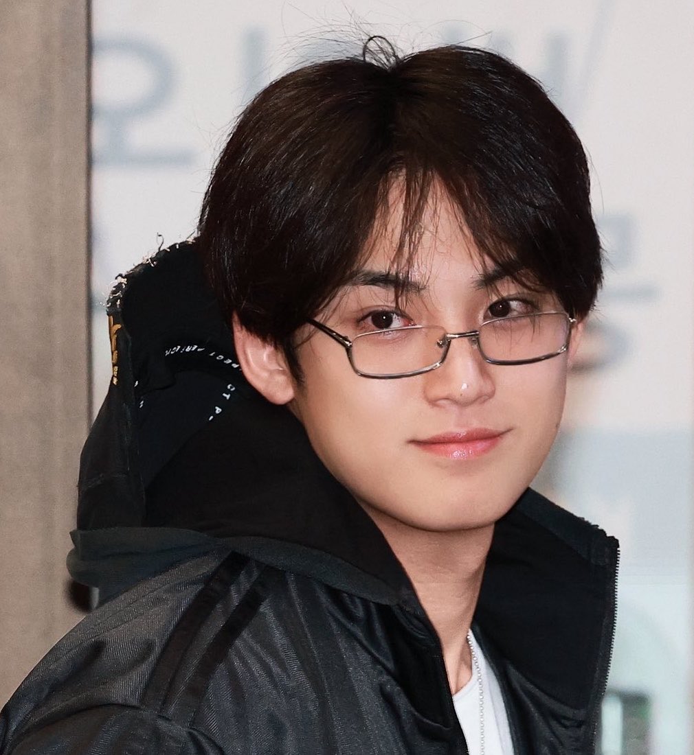 ᴡᴇɴᴅʏ | 𝘴𝘩𝘢𝘬𝘦 𝘪𝘵 𝘰𝘧𝘧 🎧 tweet media