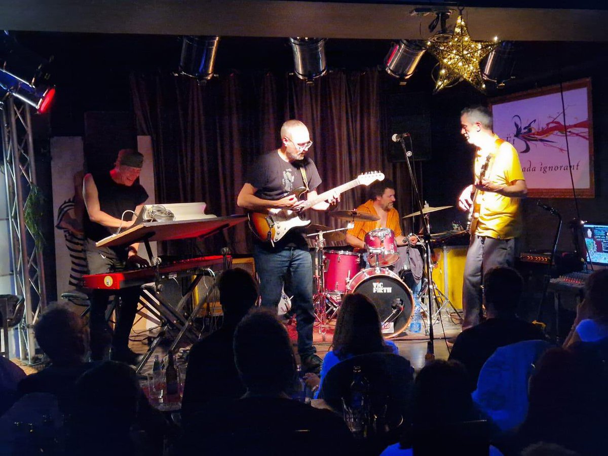 hysteriofunk's tweet photo. Quin gran concert ahir a la Fada Ignorant. Gràcies per ser-hi! https://t.co/L8kdgNrM60
