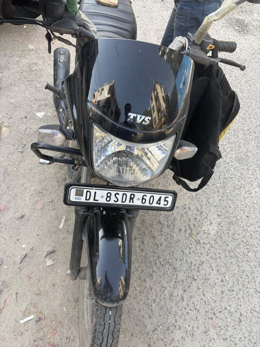 apy_yadav's tweet image. I am attaching so many screenshot @Uber he is denying to come to the location and warning me to cancel the parcel also he is not using the same registered vehicle. Kindly take restrict action or i will do FIR aganist him #scam #uberscam