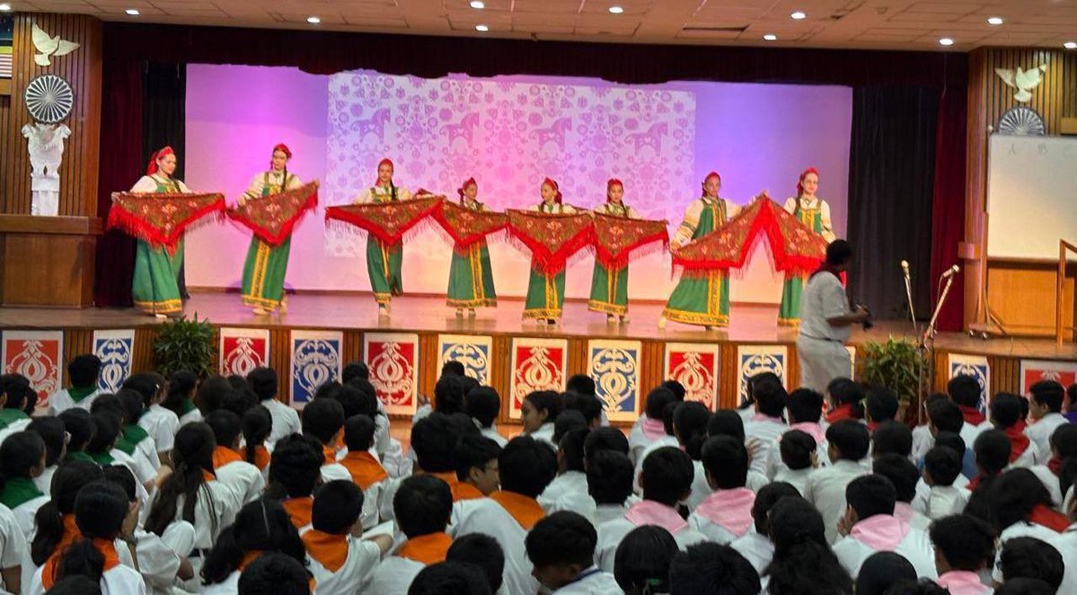 RusEmbIndia's tweet image. 🇷🇺🇮🇳 On April 17, students of the Alexander Kadakin School at the #Russia’n Embassy in #India participated in the Pushkin Days — a celebration of Russian culture hosted by the Bluebells School International in #NewDelhi. 

👉🏻 t.me/RusEmbIndia/15…

#RussiaIndia 
#DruzhbaDosti