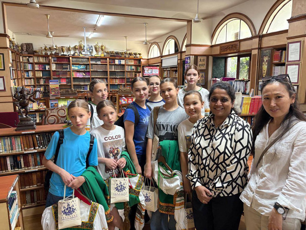 RusEmbIndia's tweet image. 🇷🇺🇮🇳 On April 17, students of the Alexander Kadakin School at the #Russia’n Embassy in #India participated in the Pushkin Days — a celebration of Russian culture hosted by the Bluebells School International in #NewDelhi. 

👉🏻 t.me/RusEmbIndia/15…

#RussiaIndia 
#DruzhbaDosti