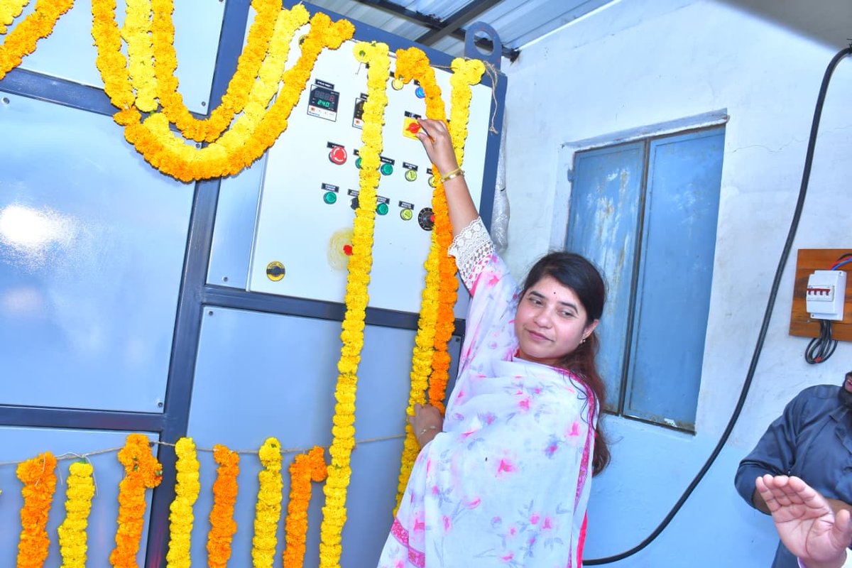 deiprknl's tweet image. District Collector G. Rajakumari inaugurated a modern Bio-Digester unit worth ₹17 lakh at Ponnapuram Colony, Nandyal, under the Swarna Andhra - Swachh Andhra programme for scientific wet waste management. #Nandyal #SwachhAndhra