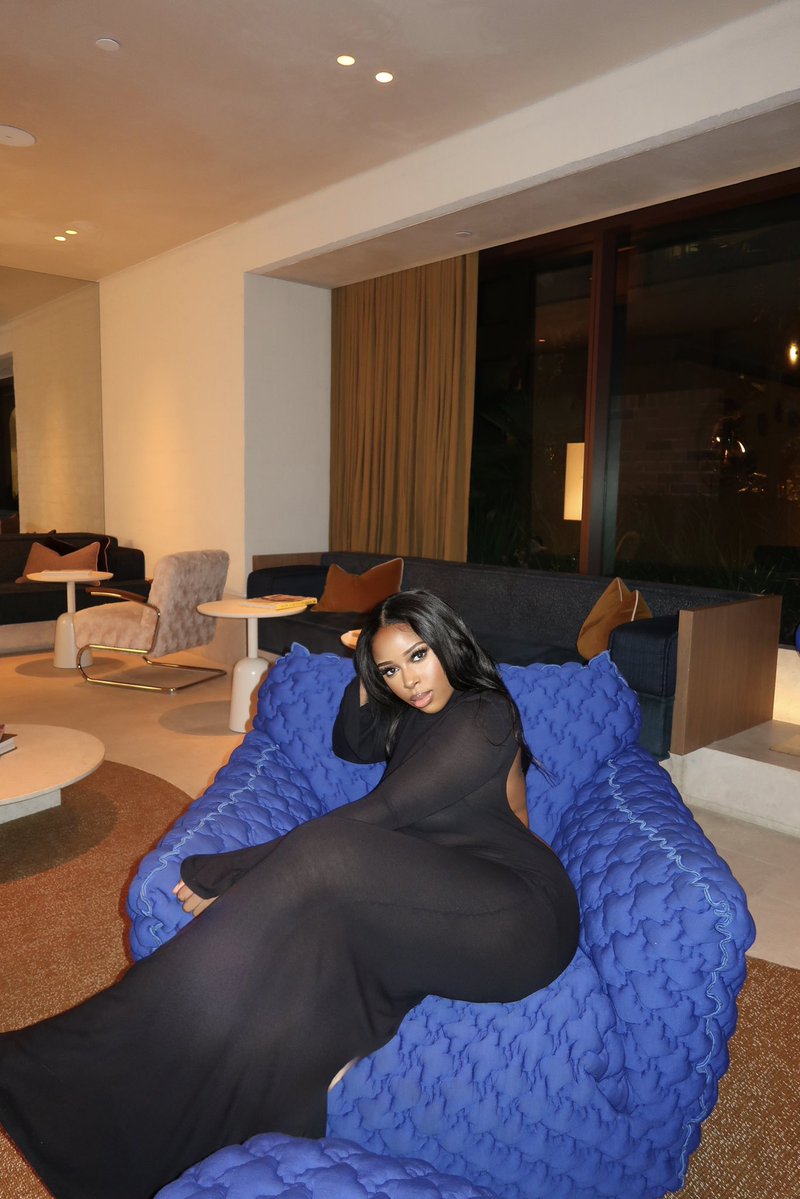 H A Y L E Y tweet media