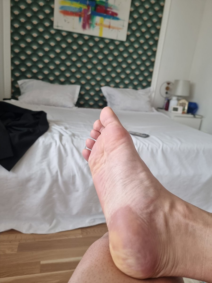 KingMnu28's tweet image. Approach #paypig #wallet #beta #tributefirst
While you’re sweating for every cent, I’m resting my feet after a day of spending.
Feet up card down
#paytotalk #findomlegit #humanatm