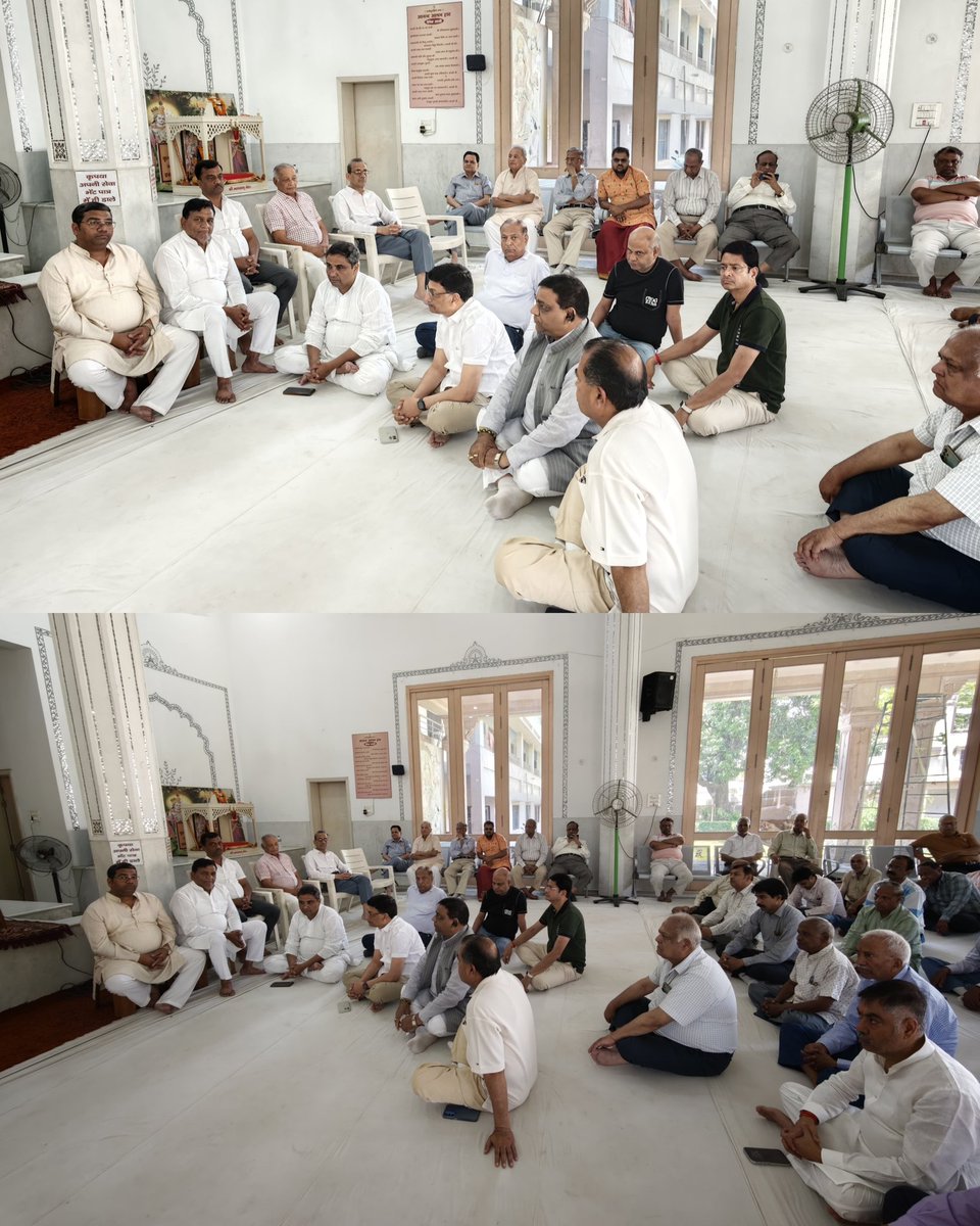 sanjievagarrwal's tweet image. रामपुर बाग स्थित आनंद आश्रम में श्री सर्वेश कुमार जी की धर्मपत्नी की उठावनी में सम्मिलित होकर श्रद्धांजलि अर्पित की।
ॐ शांति 🙏
.
.
.
#BJPUP #BJPIndia #BJP4IND #BJP4UP #YogiAdityanath #Bareilly #बरेली #BJP4Bareilly #भाजपा #BJP #भाजपा_बरेली #125_विधानसभा_क्षेत्र_बरेली