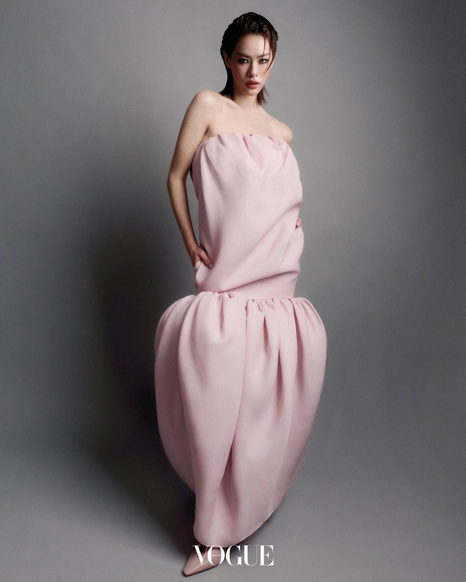 Vogue Thailand tweet media