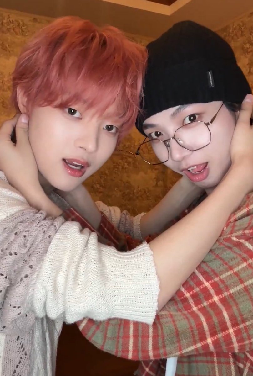 𝖒𝖆𝖗𝖎𝖎 𝖔𝖓 𝖋𝖎𝖗𝖊🍊🍙 tweet media